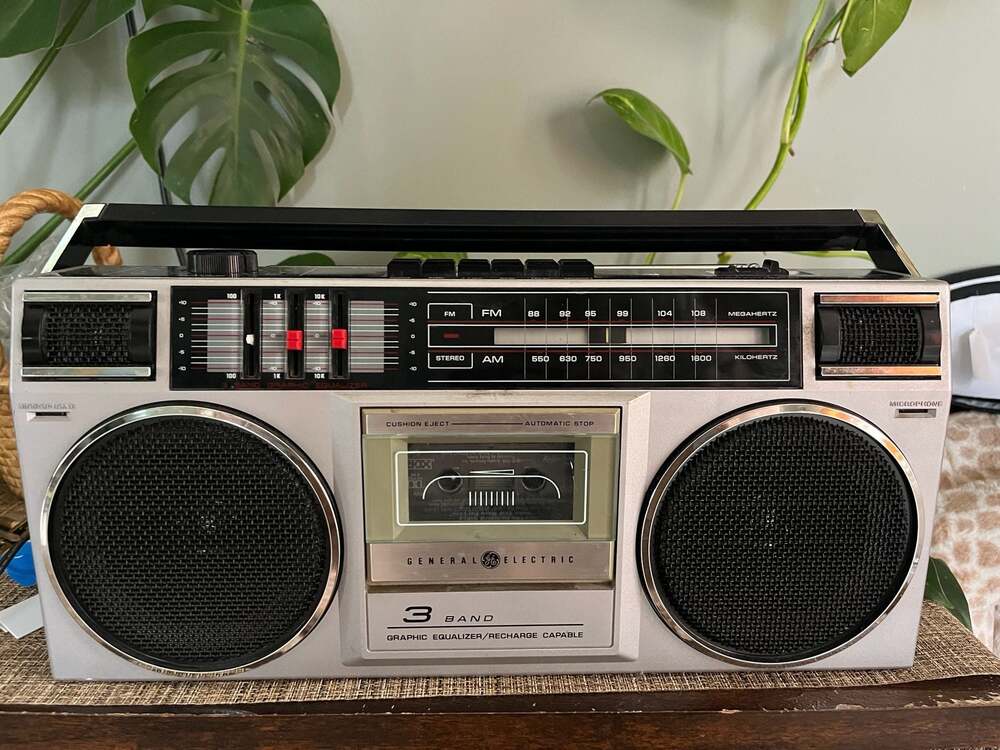 General Electric GE 3 Band Model 3-5455B Boombox *Only Radio WorksRead*